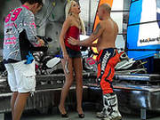 Sporty Chick Teena Lipoldina Seduces A Rock-climber And For Pleasing Him