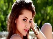 Dani Daniels Gives Herself A Hand With He 