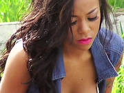 Horny Vendor Diamond Gets A Hot Sex Hard By The Driver Of The Cab She Is Riding