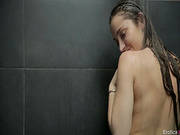 Dani Daniels Enjoys Pure Solo