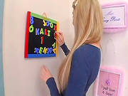 Sweet Blonde Pleases With Her Lips