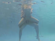 Sexy Gal Kaylee Evans Having Sex Underwater