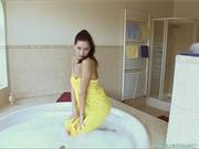 Horny Babe Evelyn Lory Getting Hot In The Tub
