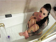 Christy Mack Play With Her Pussy In The Bath
