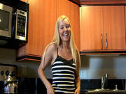 Aaliyah Love Posing Sex In The Kitchen
